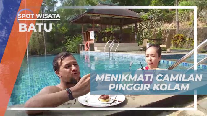 Nikmati Camilan Lezat di Pinggir Kolam Resort yang Asri di Batu