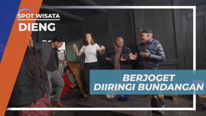 Bergoyang dan Bernyanyi diiringi Musik Bundangan Khas Wonosobo di Dieng