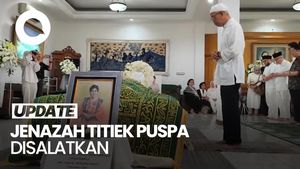 Video: Momen Jenazah Titiek Puspa Disalatkan 