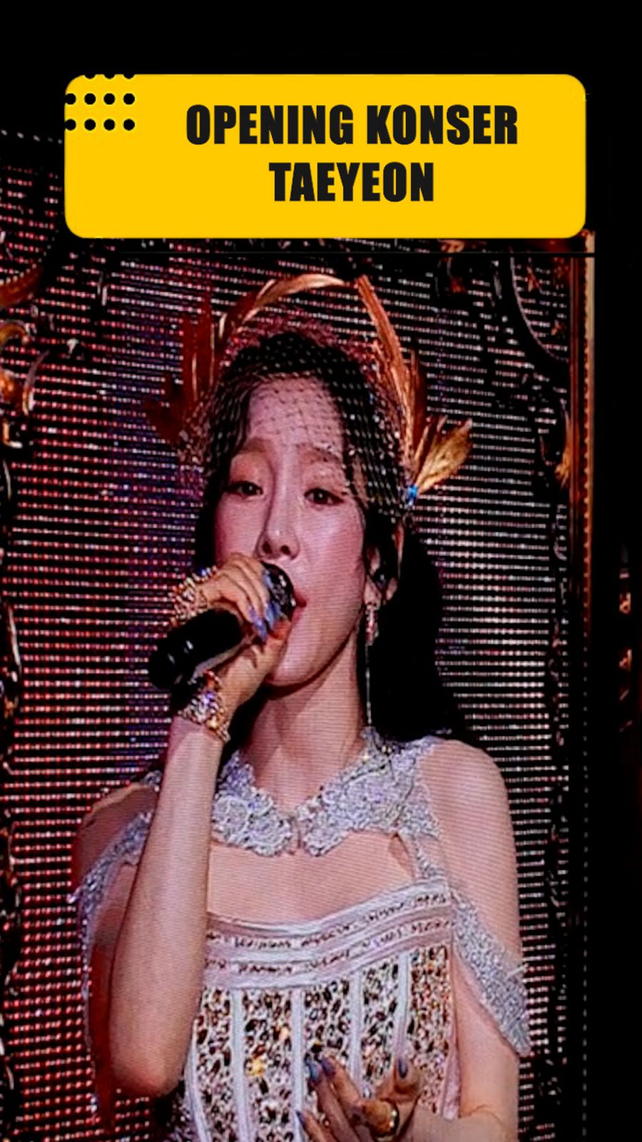 Video Taeyeon Buka Konser The Tense dengan Lagu Fabulous