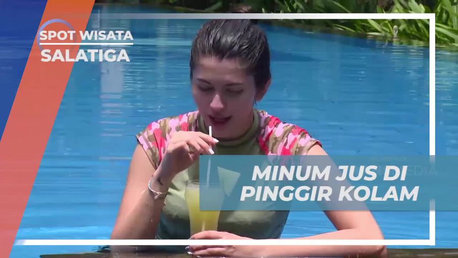 Menikmati Jus Segar di Tepi Kolam di Salatiga