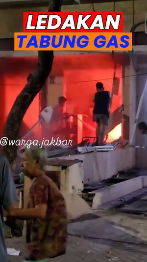Video: Rumah di Jakbar Ludes Terbakar Akibat Ledakan Tabung Gas