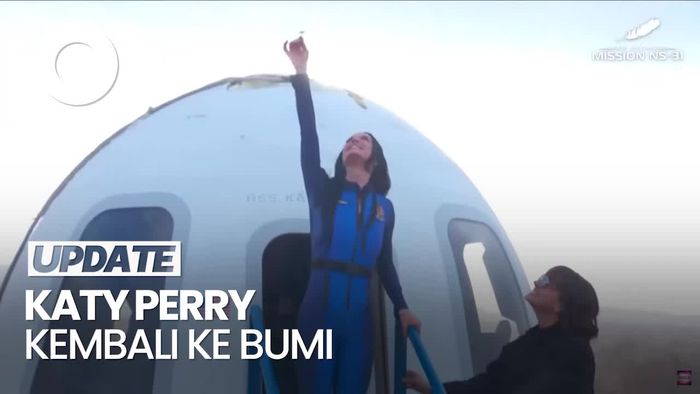 Video: Momen Katy Perry Cium Bumi Setelah Kembali dari Luar Angkasa