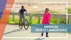 Bersepeda Menuju Bukit Langkisau di Padang
