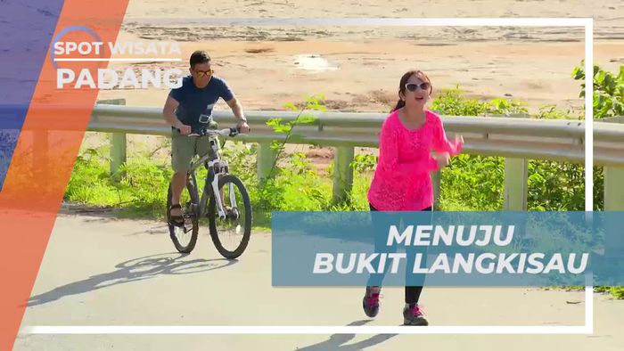 Bersepeda Menuju Bukit Langkisau di Padang