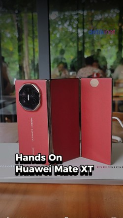 Video: Menggenggam HP Lipat Tiga Pertama di Dunia