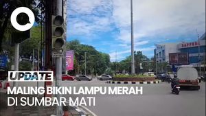 Video: Lampu Merah Depan Masjid Raya Sumbar Mati, Ternyata Mesinnya Dicuri Maling