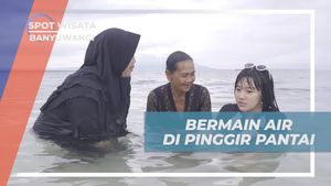 Bermain Air Seru di Pinggir Pantai Pulau Tabuhan di Banyuwangi