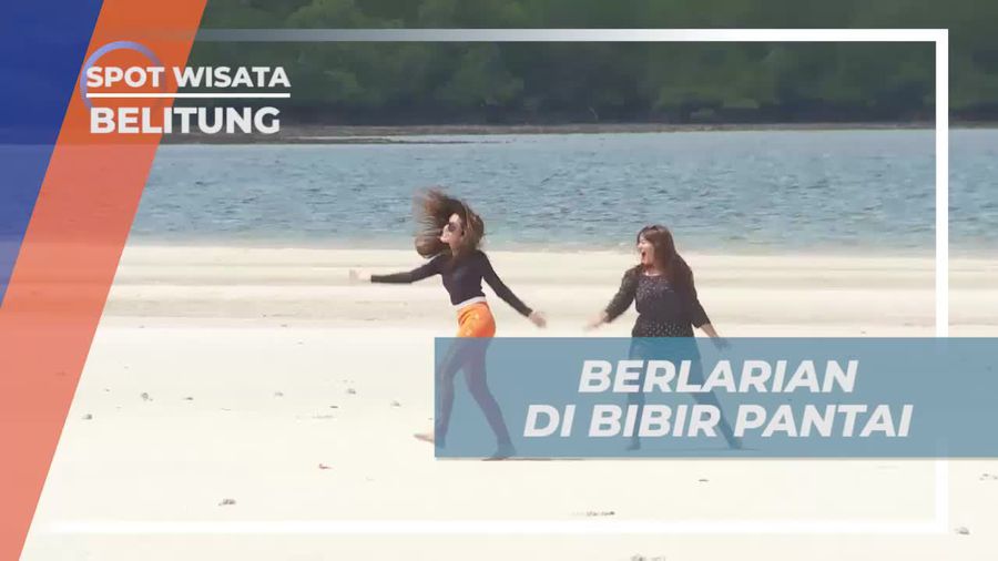 Berlarian Seru di Bibir Pantai Pulau Pasir Timbul, Belitung