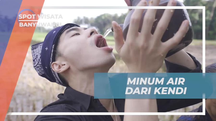 Merasakan Sensasi Minum Air dari Kendi Bersama Warga di Banyuwangi