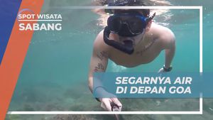 Menyegarkan Diri dengan Sensasi Air Laut di Depan Gua yang Menyegarkan, Sabang