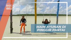 Merasakan Keceriaan Bermain Ayunan di Pinggir Pantai Pulau Pasir Timbul, Belitung