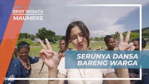 Dansa Meriah Bareng Warga Lokal di Tengah Desa yang Hangat, Maumere