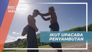 Mengikuti Upacara Penyambutan Meriah di Desa Darat Pantai, Maumere