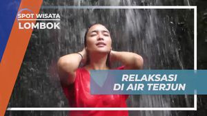 Relaksasi dan Kesenangan di Air Terjun Tiu Kelep, Lombok