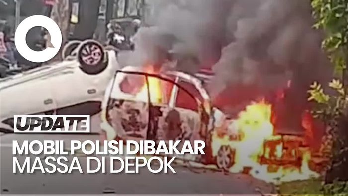 Video: Massa Bakar dan Rusak 3 Mobil Polisi yang Hendak Amankan Pelaku Penganiayaan di Depok
