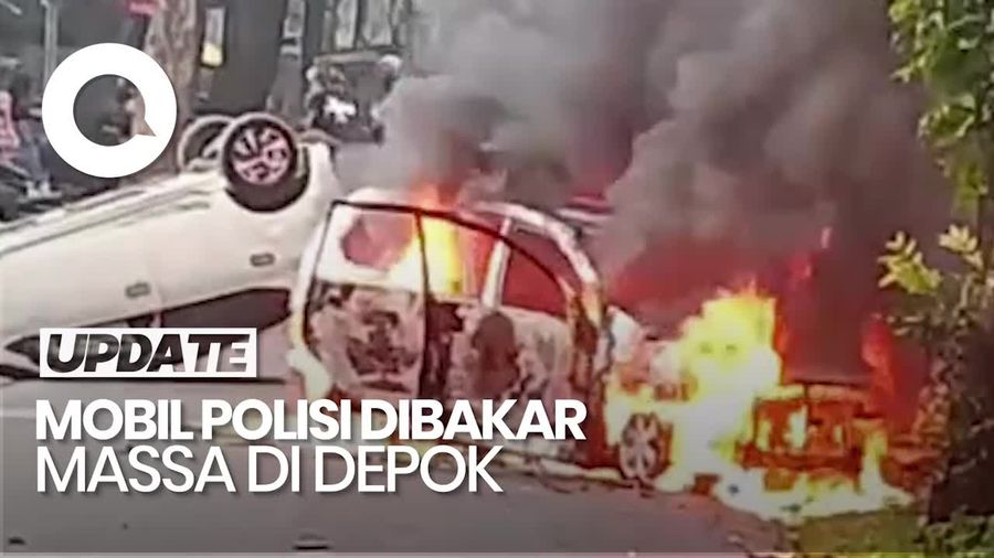 Video: Massa Bakar dan Rusak 3 Mobil Polisi yang Hendak Amankan Pelaku Penganiayaan di Depok