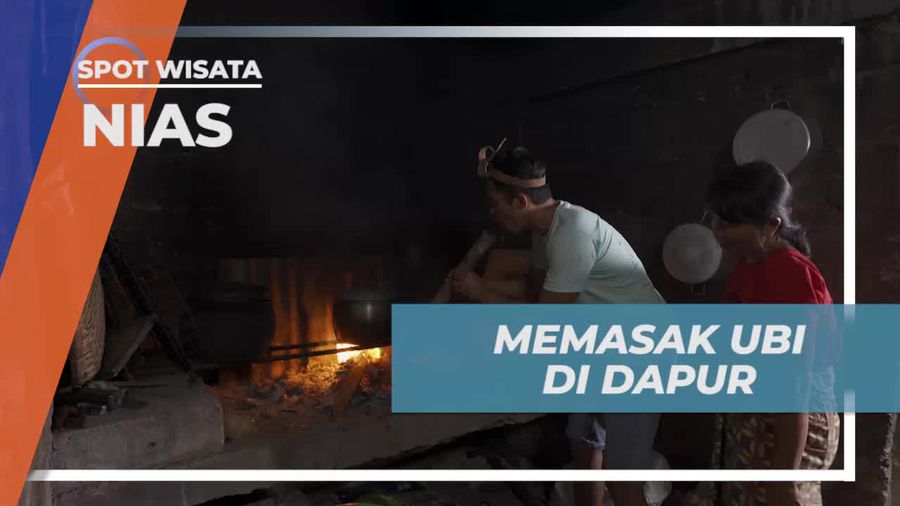 Memasak Ubi yang Lezat Di Dapur Desa, Nias