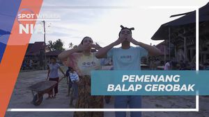 Merayakan Kemenangan Balap Gerobak di Desa Bawomataluo, Nias