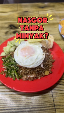 Video: Gurih Berempah Nasi Goreng yang Dimasak Tanpa Minyak