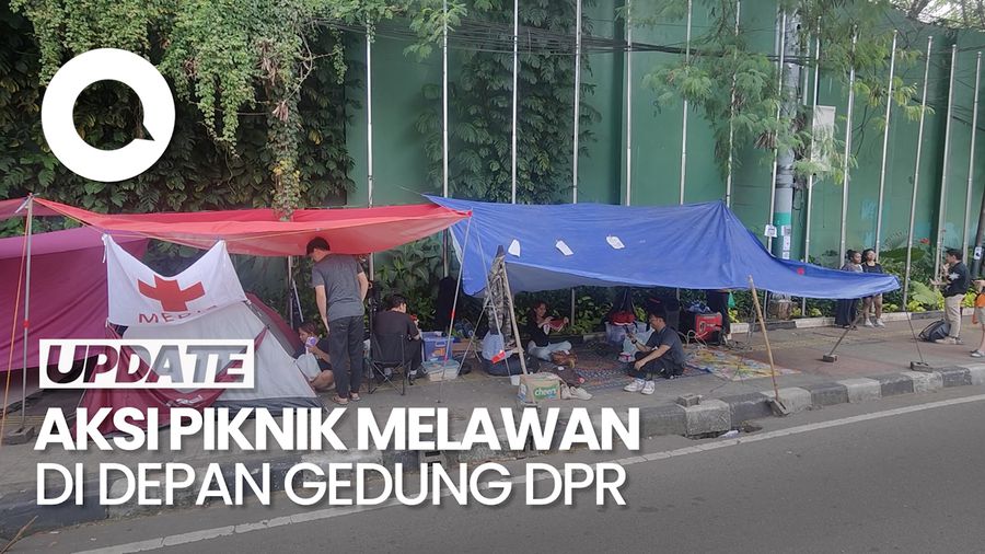 Video: Massa Piknik Melawan Gelar Aksi Protes Kebijakan Pemerintah di Depan DPR