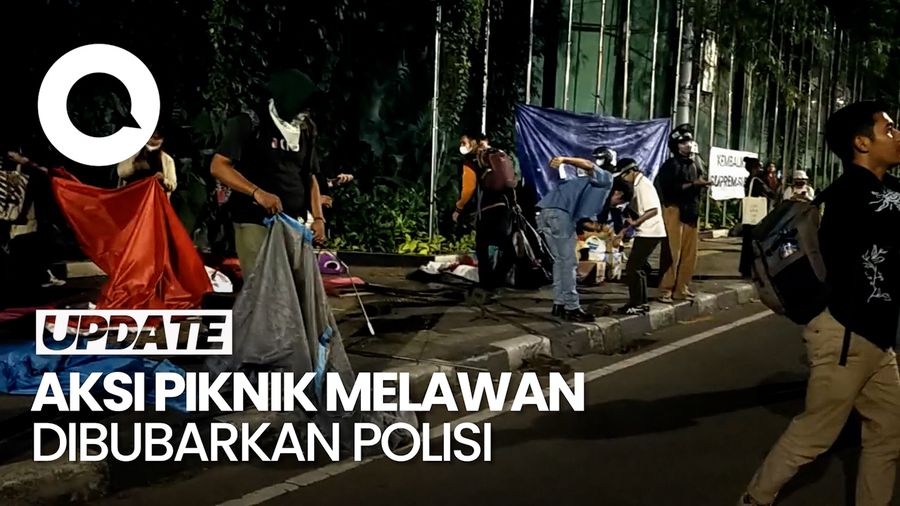 Video: Massa Aksi Piknik Melawan di DPR Bongkar Tenda Usai Dibubarkan Polisi