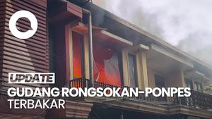 Video: Gudang Rongsokan dan Ponpes di Mojokerto Terbakar, Santri Dievakuasi