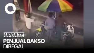  Video: Rekaman CCTV Aksi 2 Remaja Begal Penjual Bakso di Makassar