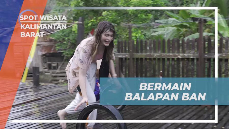 Meramaikan Permainan Balapan Ban di Desa Suku Dayak Iban, Kalimantan Barat