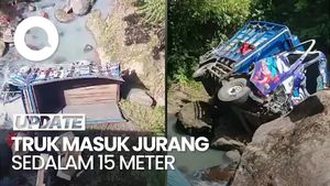 Video: Truk Angkut 13 Orang Terjun ke Jurang di Lampung, 3 Tewas