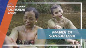 Mandi Segar di Aliran Sungai Utik Bersama Suku Dayak Iban di Kalimantan Barat