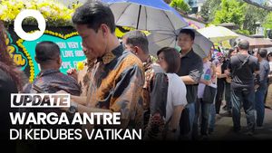 Video: Antrean Warga Masih Mengular di Depan Gedung Kedubes Vatikan
