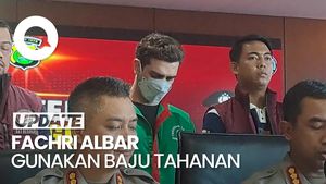 Video: Fachri Albar Tertunduk Lesu Kenakan Baju Tahanan