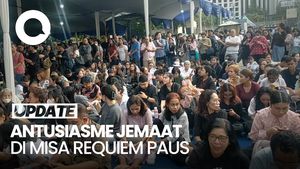 Video: Katedral Ramai Jelang Misa Requiem Paus Fransiskus, Jemaat Lesehan