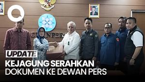 Video: Kejagung Serahkan Dokumen Terkait Kasus Direktur JakTV ke Dewan Pers
