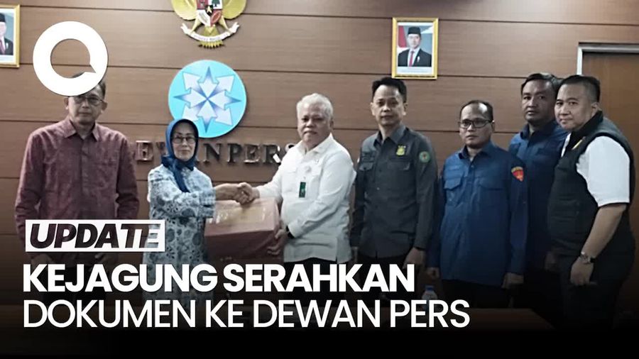 Video: Kejagung Serahkan Dokumen Terkait Kasus Direktur JakTV ke Dewan Pers
