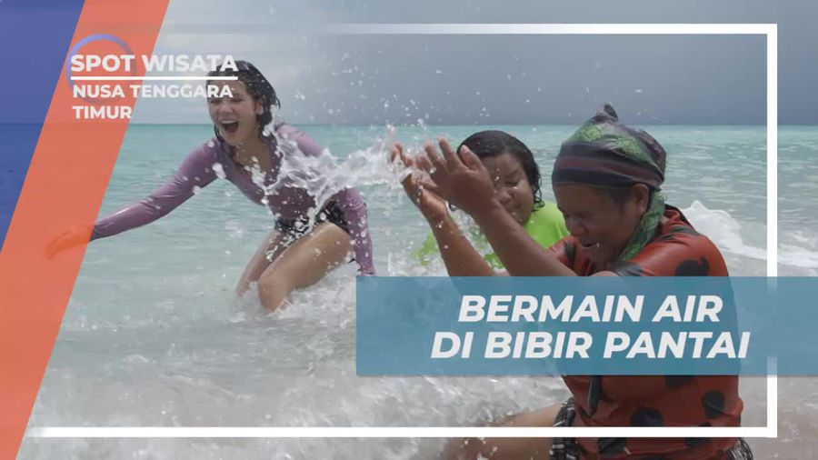Bermain Air Ceria di Bibir Pantai Kolbano, Nusa Tenggara Timur