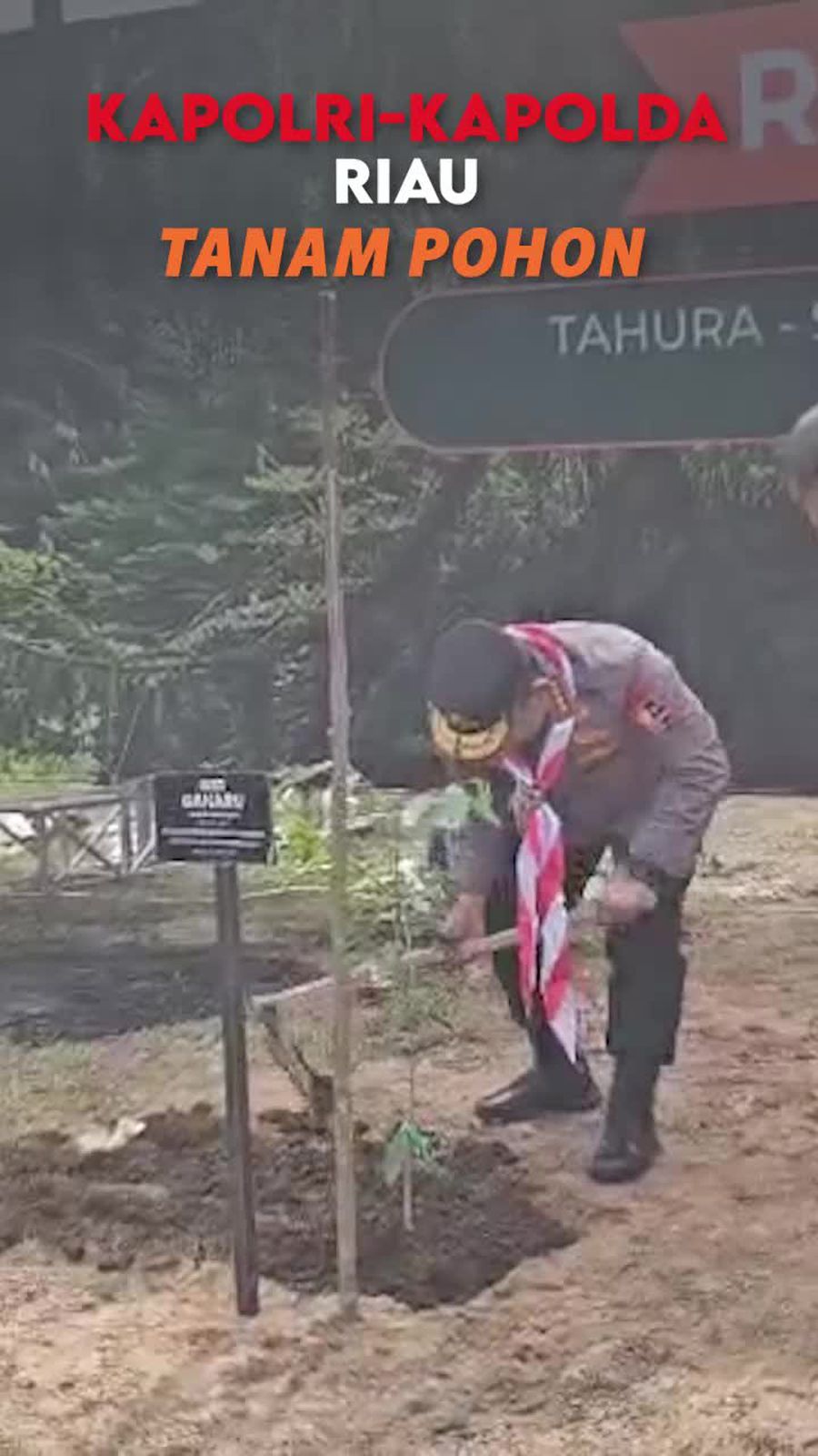 Video Kapolri-Kapolda Riau Tanam Pohon Usai Buka Jambore Karhutla 2025