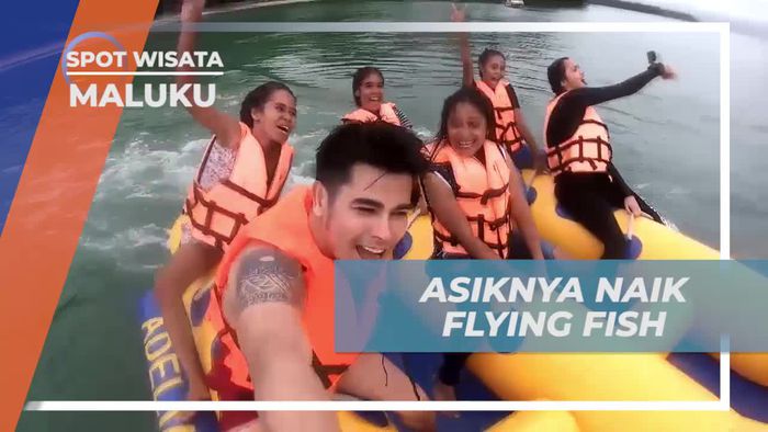 Menyanyi Bareng Sambil Menikmati Wahana Flying Fish di Pantai Natsepa, Maluku
