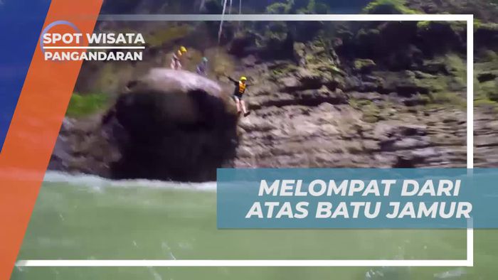 Melompat dari Batu Jamur untuk Memacu Adrenalin di Green Canyon, Pangandaran