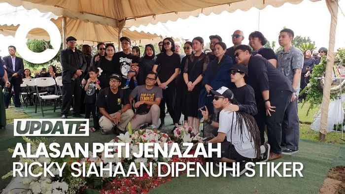 Video: Peti Jenazah Ricky Siahaan Dihiasi Stiker-Stiker, Ini Alasannya