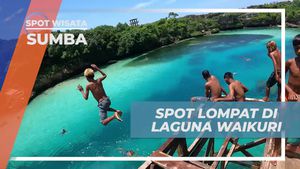 Bermain Melompat dari Spot Tinggi di Laguna Waikuri, Sumba