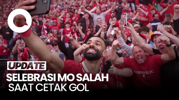Video Selebrasi Unik Mo Salah saat Cetak Gol: Ambil HP Fans dan Selfie Bareng