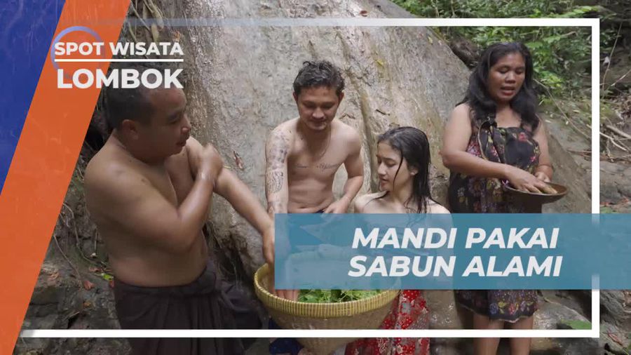 Bersih-Bersih dengan Sabun Alami Sambil Mandi di Mata Air Desa Sade, Lombok