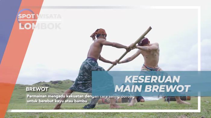 Mengadu Kekuatan dalam Permainan Brewot dengan Warga Lokal di Lombok