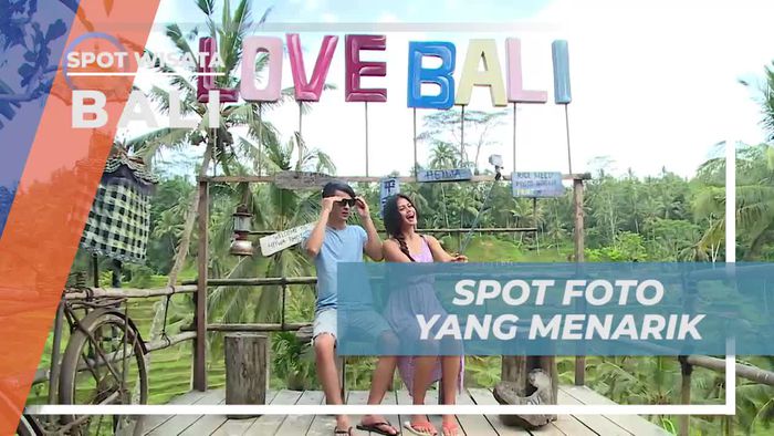 Berfoto di Spot Menarik Teras Sawah Tegalalang, Bali
