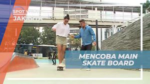 Mencoba Sensasi Skateboard di Taman Dukuh Atas, Jakarta