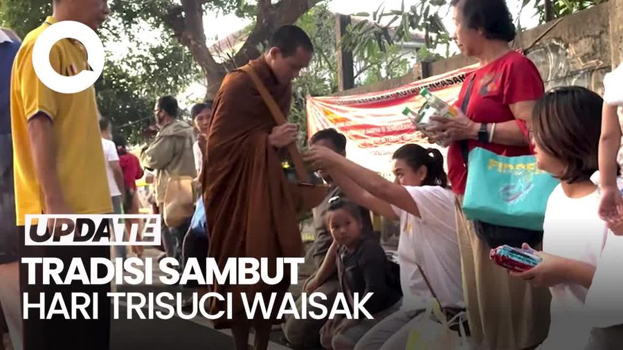 Video: Antusias Warga di Bali Ikuti Tradisi Pindapata Sambut Waisak