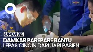 Video: Momen Damkar Parepare Lepas Cincin dari Jari Pasien Wanita di RS