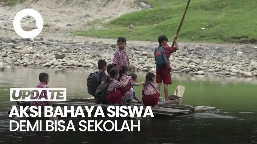Video Miris, Siswa di Polman Lewati Sungai Pakai Rakit Reyot Demi Sekolah